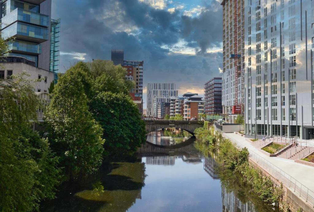 Adelphi Wharf Luxury Apartments Manchester Exteriör bild